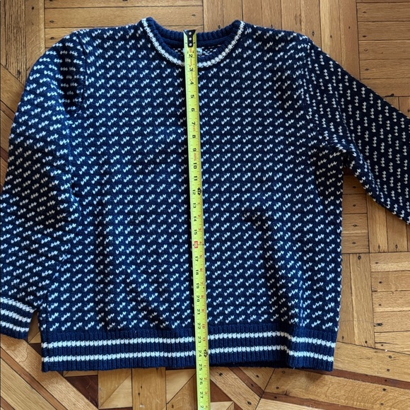 L.L. Bean Norwegian Lambswool Blue and White Crewneck Sweater- Women’s - Picture 10 of 12